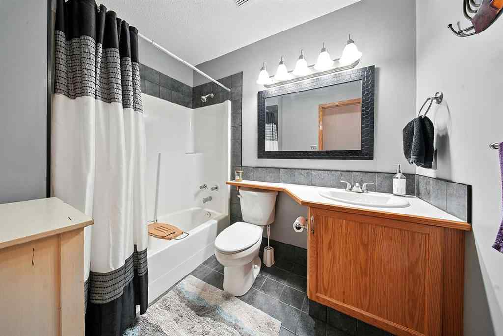 MLS® A2253582 - 8 Petticoat Lane  in English Estates Lacombe, Residential