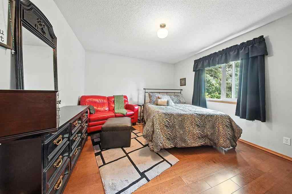 MLS® A2253582 - 8 Petticoat Lane  in English Estates Lacombe, Residential