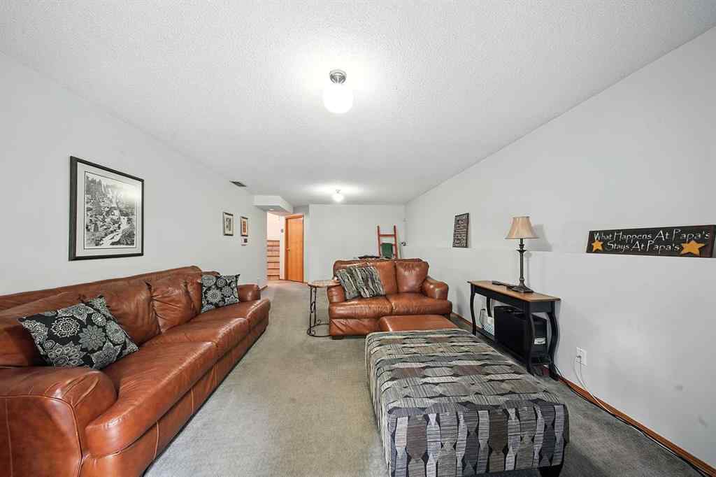 MLS® A2253582 - 8 Petticoat Lane  in English Estates Lacombe, Residential