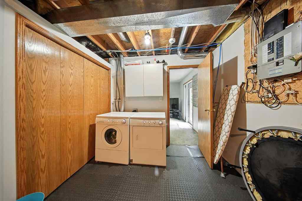 MLS® A2253582 - 8 Petticoat Lane  in English Estates Lacombe, Residential