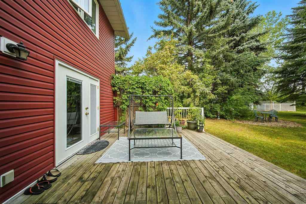 MLS® A2253582 - 8 Petticoat Lane  in English Estates Lacombe, Residential