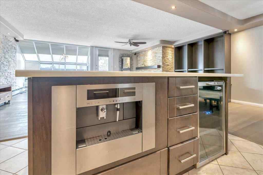 MLS® A2253600 - Unit #405 1505 8 Avenue NW in Hillhurst Calgary, Residential