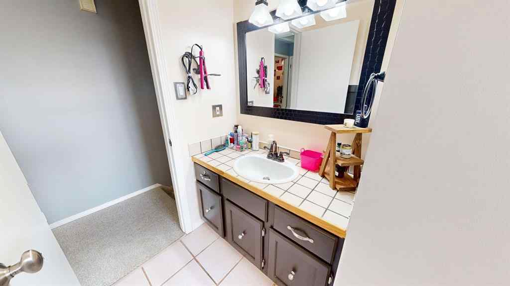 MLS® A2253603 - 444 Sissons Crescent SE in SE Southridge Medicine Hat, Residential