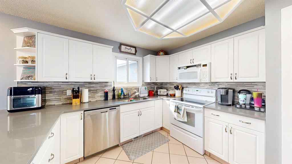 MLS® A2253603 - 444 Sissons Crescent SE in SE Southridge Medicine Hat, Residential