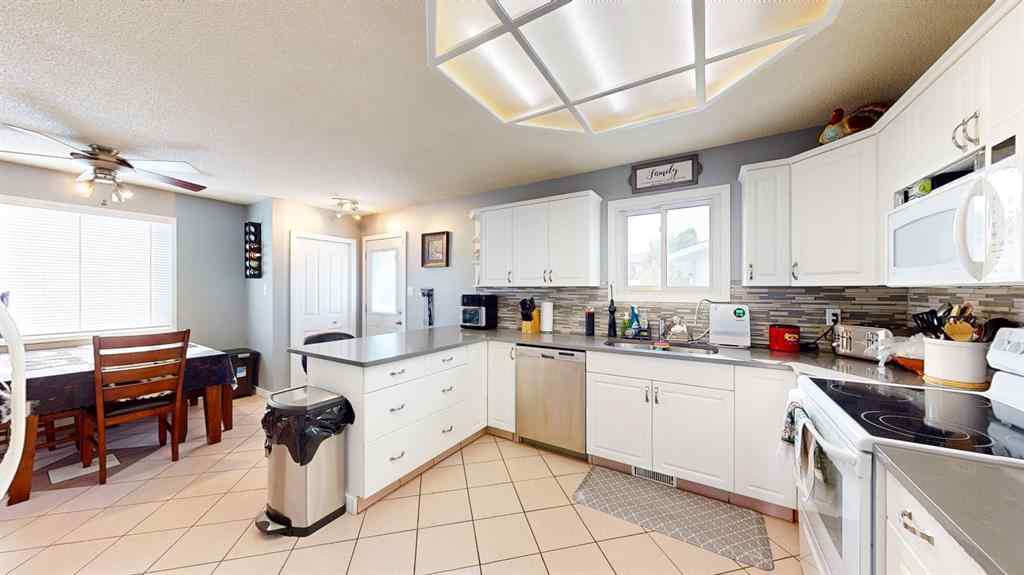 MLS® A2253603 - 444 Sissons Crescent SE in SE Southridge Medicine Hat, Residential