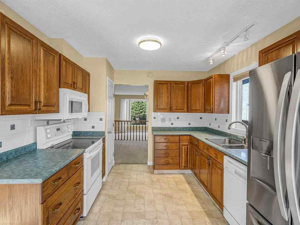 MLS® A2253607 - 76 Wood Valley Rise SW in Woodbine Calgary, Residential