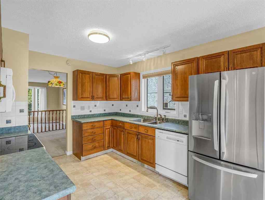 MLS® A2253607 - 76 Wood Valley Rise SW in Woodbine Calgary, Residential