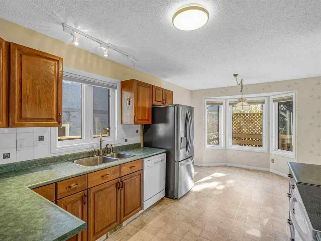 MLS® A2253607 - 76 Wood Valley Rise SW in Woodbine Calgary, Residential