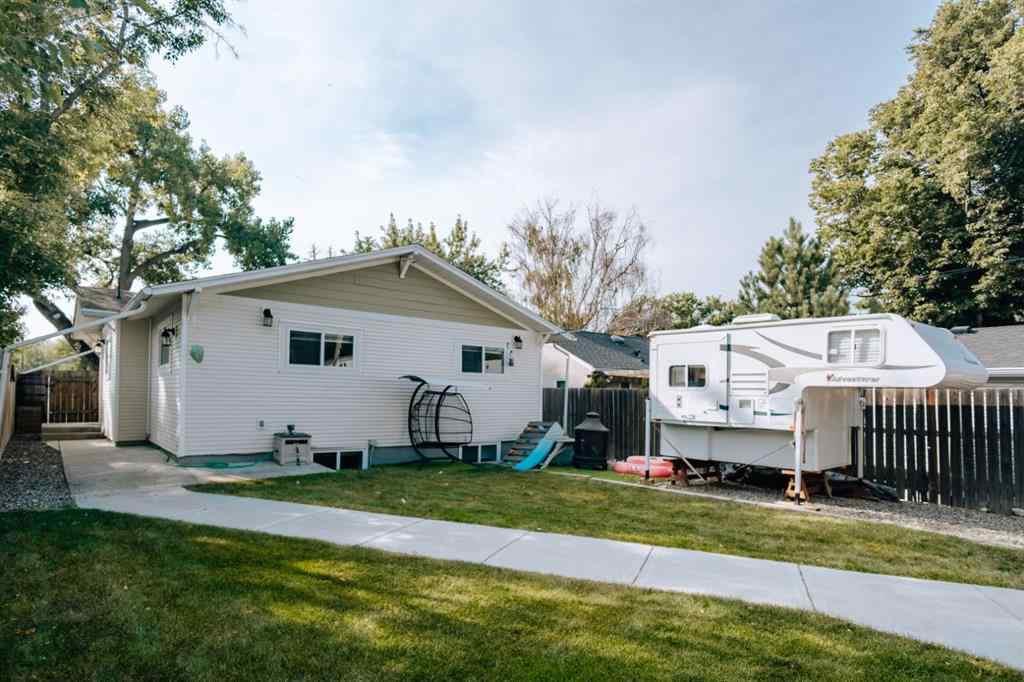 MLS® A2253609 - 533 13 Street S in Victoria Park Lethbridge, Residential