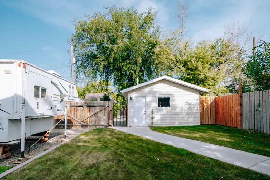 MLS® A2253609 - 533 13 Street S in Victoria Park Lethbridge, Residential
