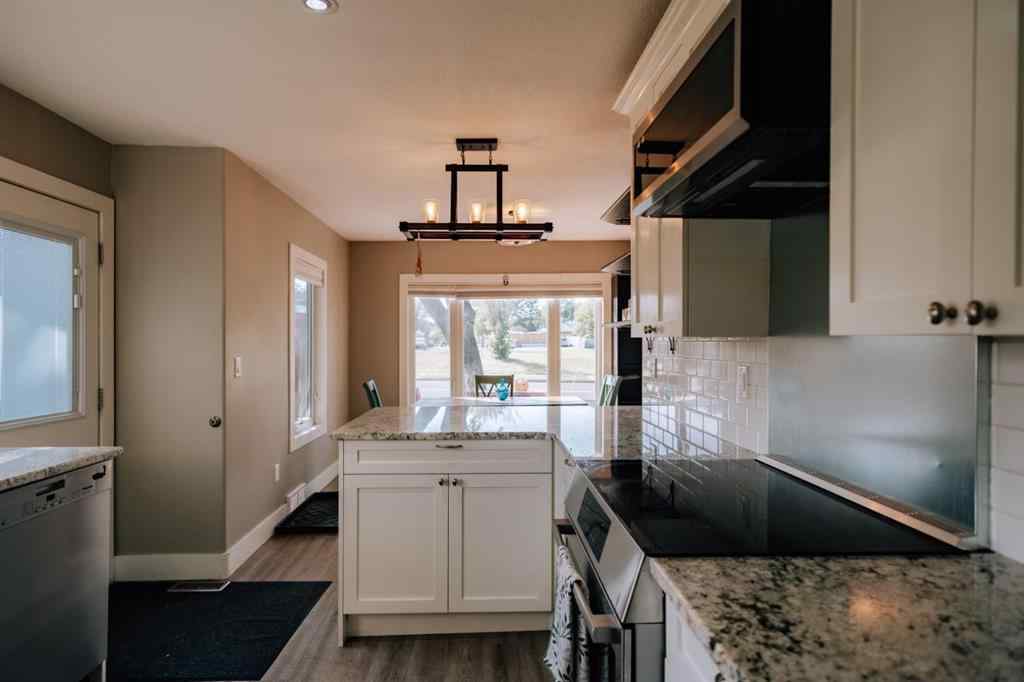 MLS® A2253609 - 533 13 Street S in Victoria Park Lethbridge, Residential
