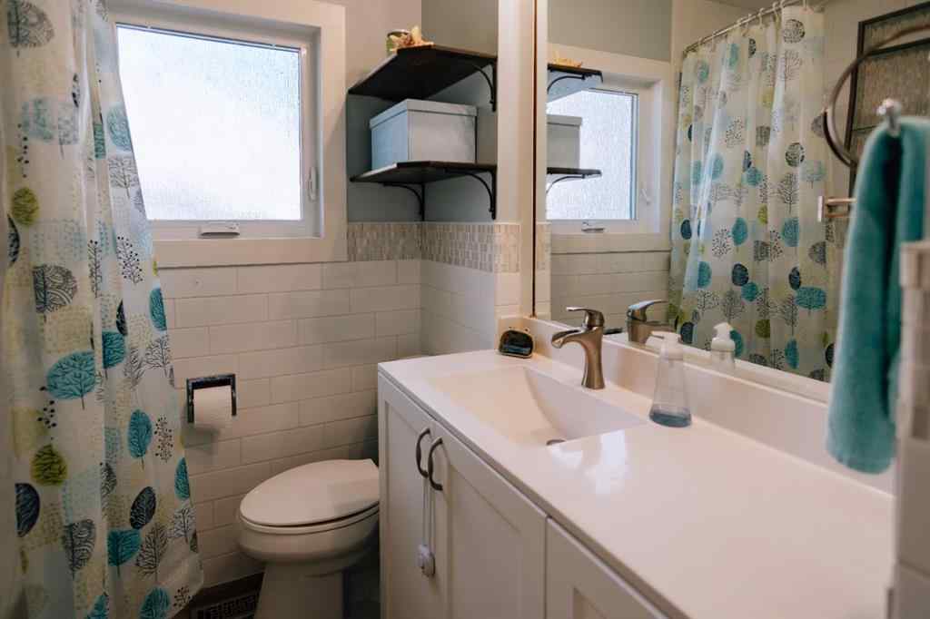 MLS® A2253609 - 533 13 Street S in Victoria Park Lethbridge, Residential