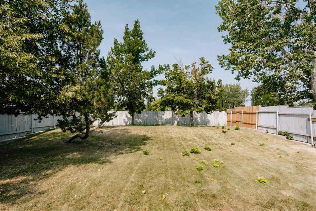 MLS® A2253610 - 86 Purdue Court W in Varsity Village Lethbridge, Residential