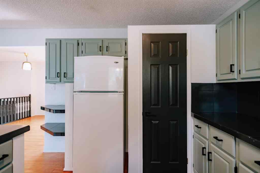 MLS® A2253610 - 86 Purdue Court W in Varsity Village Lethbridge, Residential