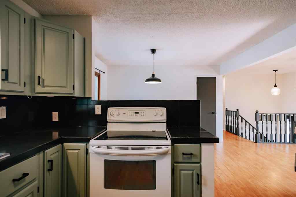 MLS® A2253610 - 86 Purdue Court W in Varsity Village Lethbridge, Residential