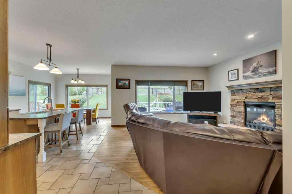 MLS® A2253615 - 168 Sunset Close  in Sunset Ridge Cochrane, Residential