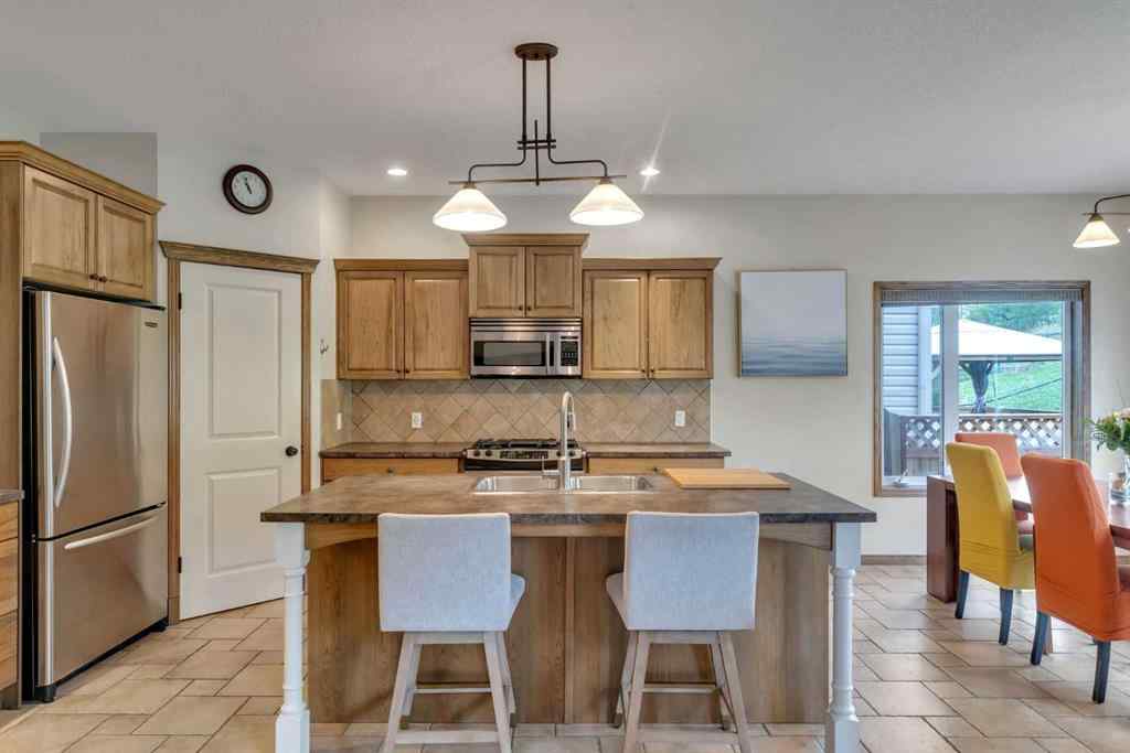 MLS® A2253615 - 168 Sunset Close  in Sunset Ridge Cochrane, Residential
