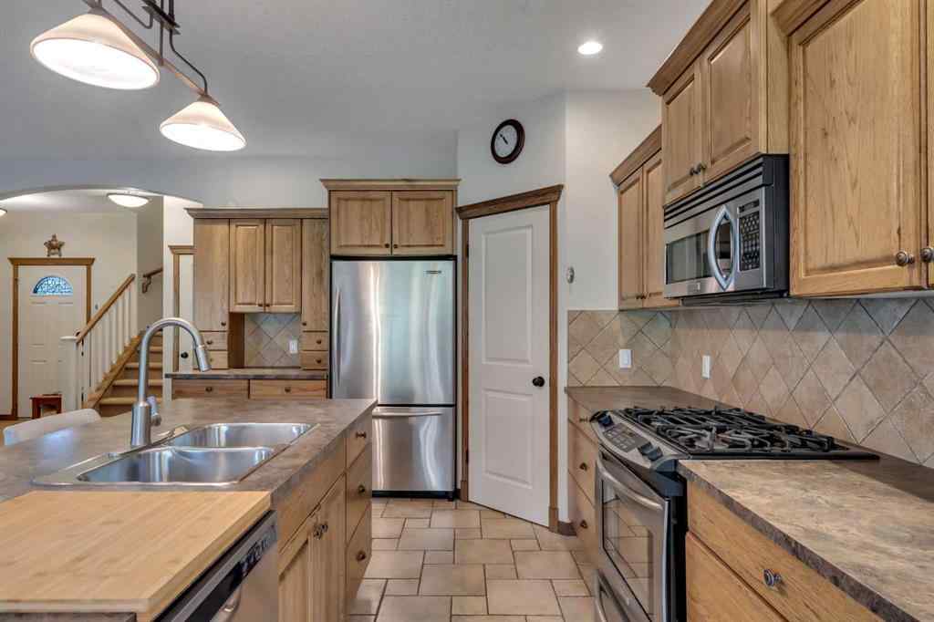 MLS® A2253615 - 168 Sunset Close  in Sunset Ridge Cochrane, Residential