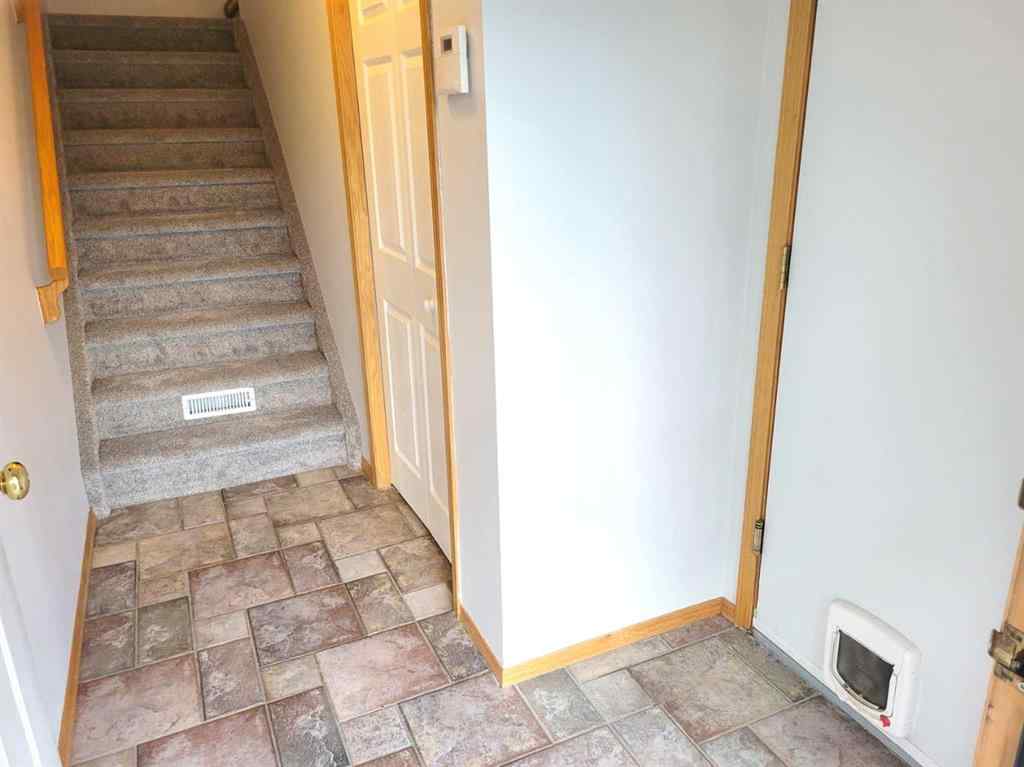 MLS® A2253620 - 215 Killarney Glen Court SW in Killarney/Glengarry Calgary, Residential