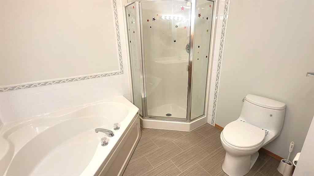 MLS® A2253620 - 215 Killarney Glen Court SW in Killarney/Glengarry Calgary, Residential