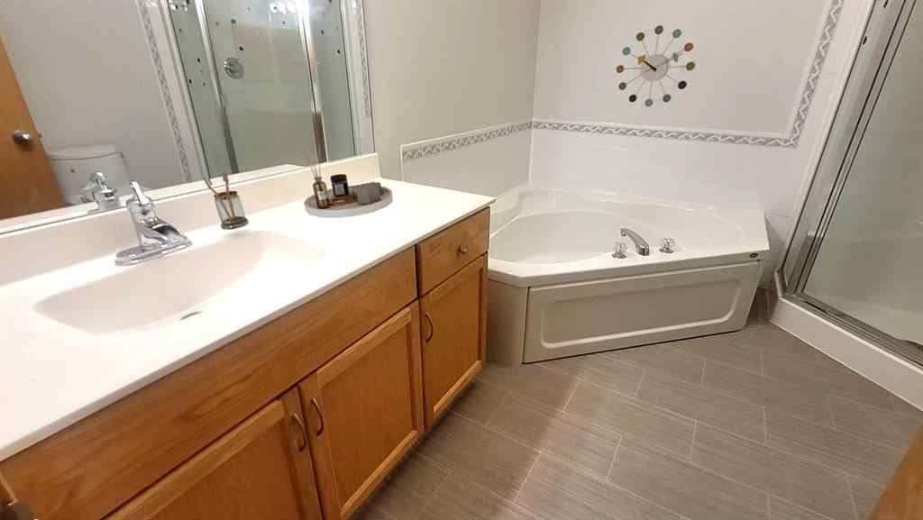 MLS® A2253620 - 215 Killarney Glen Court SW in Killarney/Glengarry Calgary, Residential