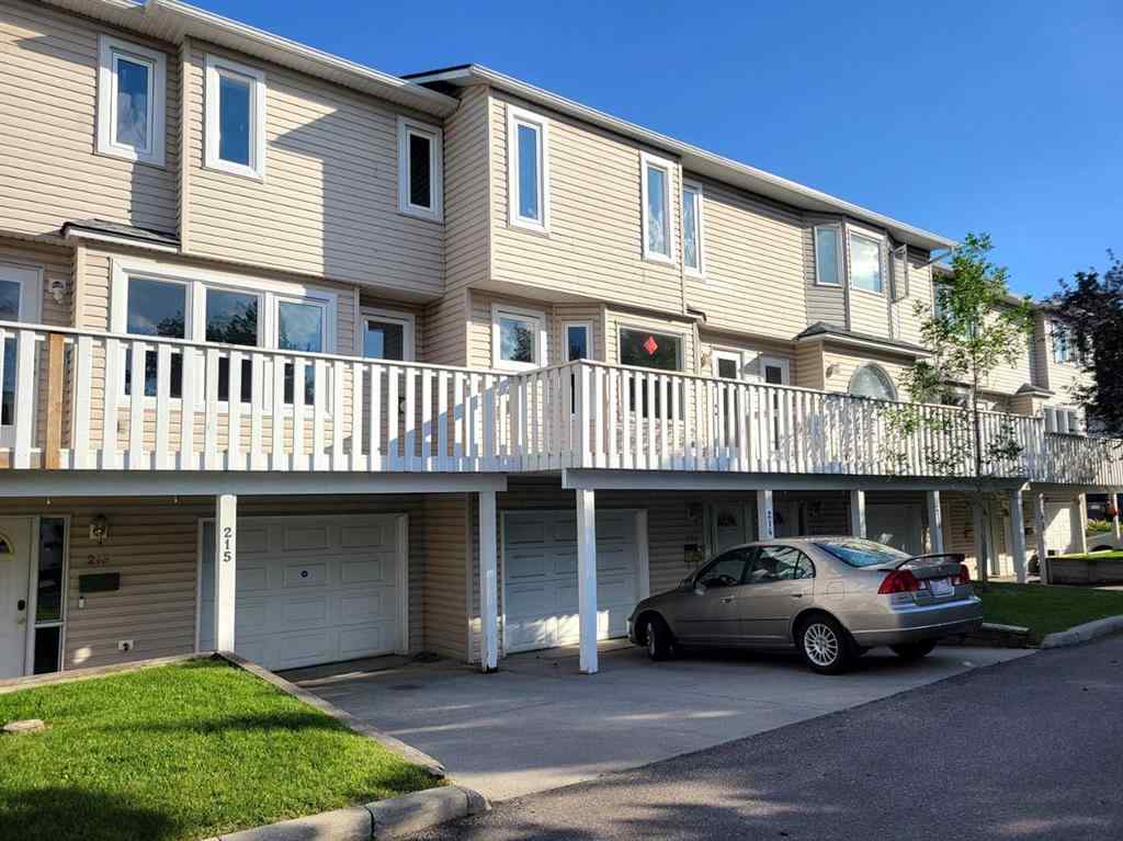 MLS® A2253620 - 215 Killarney Glen Court SW in Killarney/Glengarry Calgary, Residential