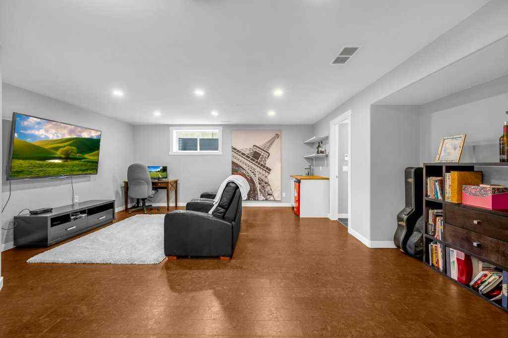 MLS® A2253628 - 1186 Kings Heights Way SE in Kings Heights Airdrie, Residential