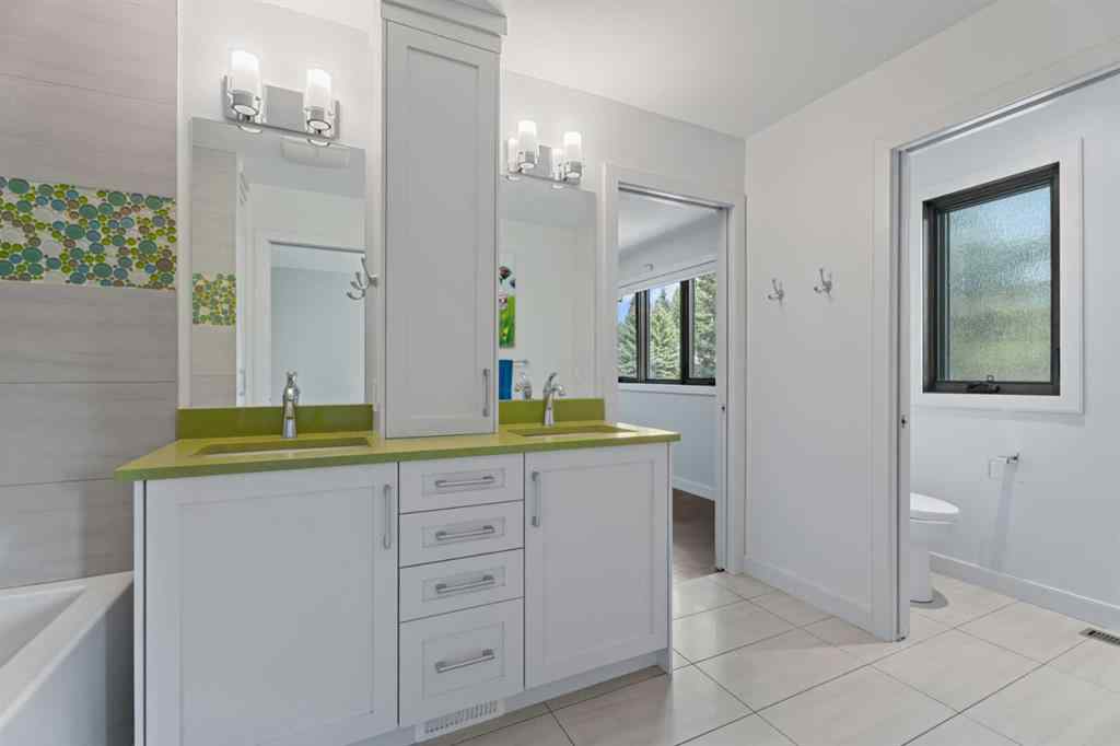 MLS® A2253639 - 5444 Varsity Drive NW in Varsity Calgary, Residential