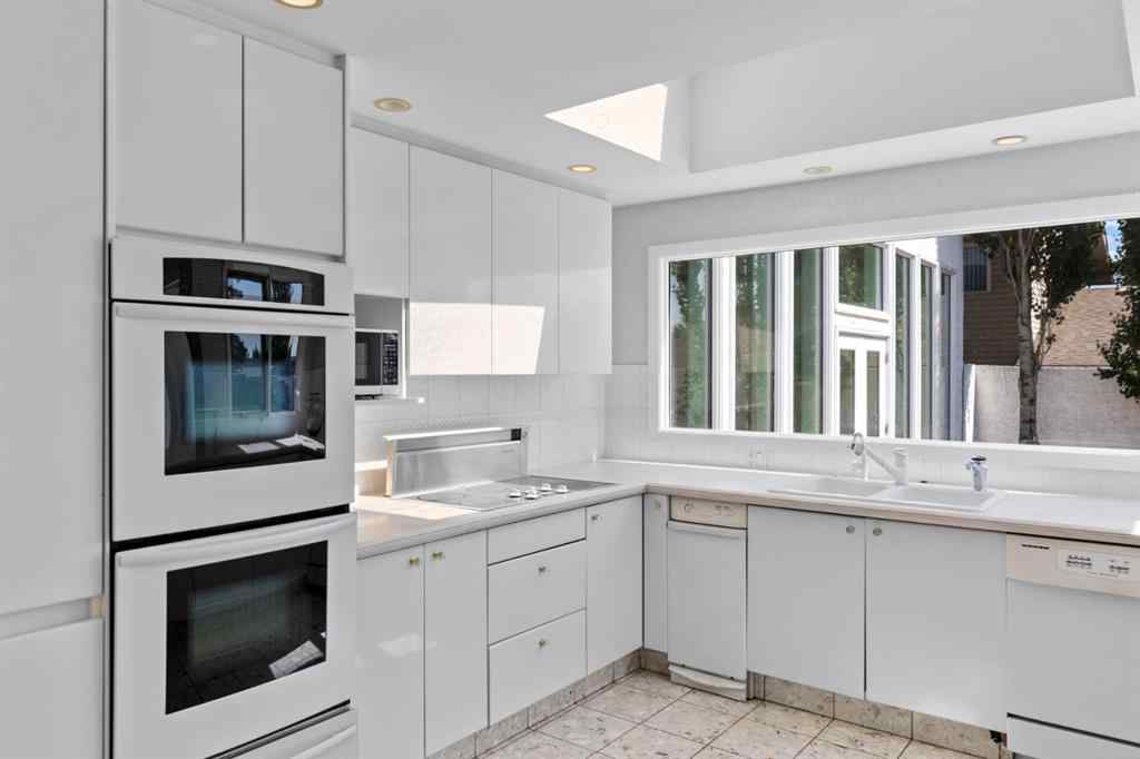 MLS® A2253652 - 20 Windsor Crescent SW in Windsor Park Calgary, Residential