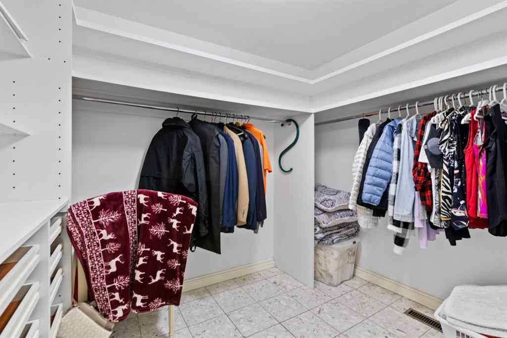 MLS® A2253652 - 20 Windsor Crescent SW in Windsor Park Calgary, Residential
