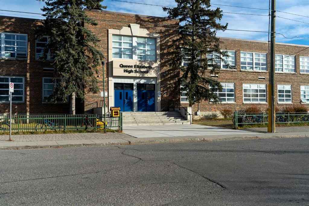 MLS® A2253662 - 2231 2 Avenue NW in West Hillhurst Calgary, Residential