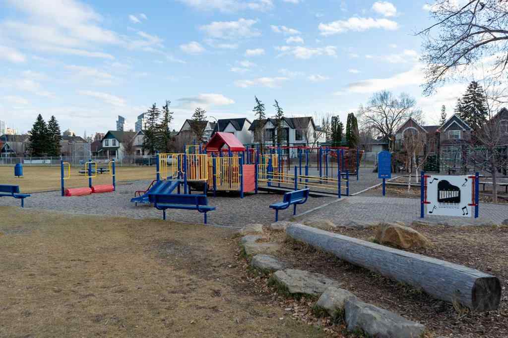 MLS® A2253662 - 2231 2 Avenue NW in West Hillhurst Calgary, Residential