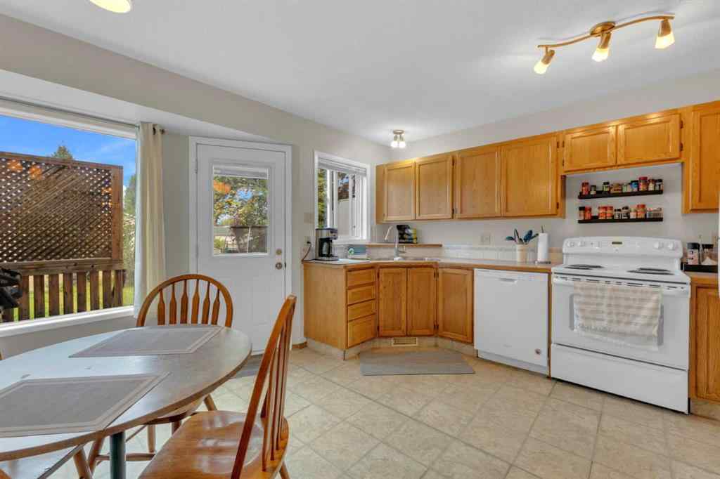 MLS® A2253663 - 5428 45 Street  in Downtown Lacombe Lacombe, Residential