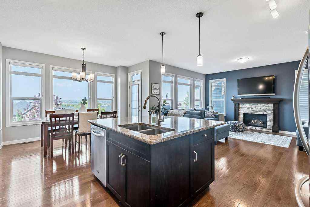 MLS® A2253671 - 120 Westland View  in Westridge Okotoks, Residential