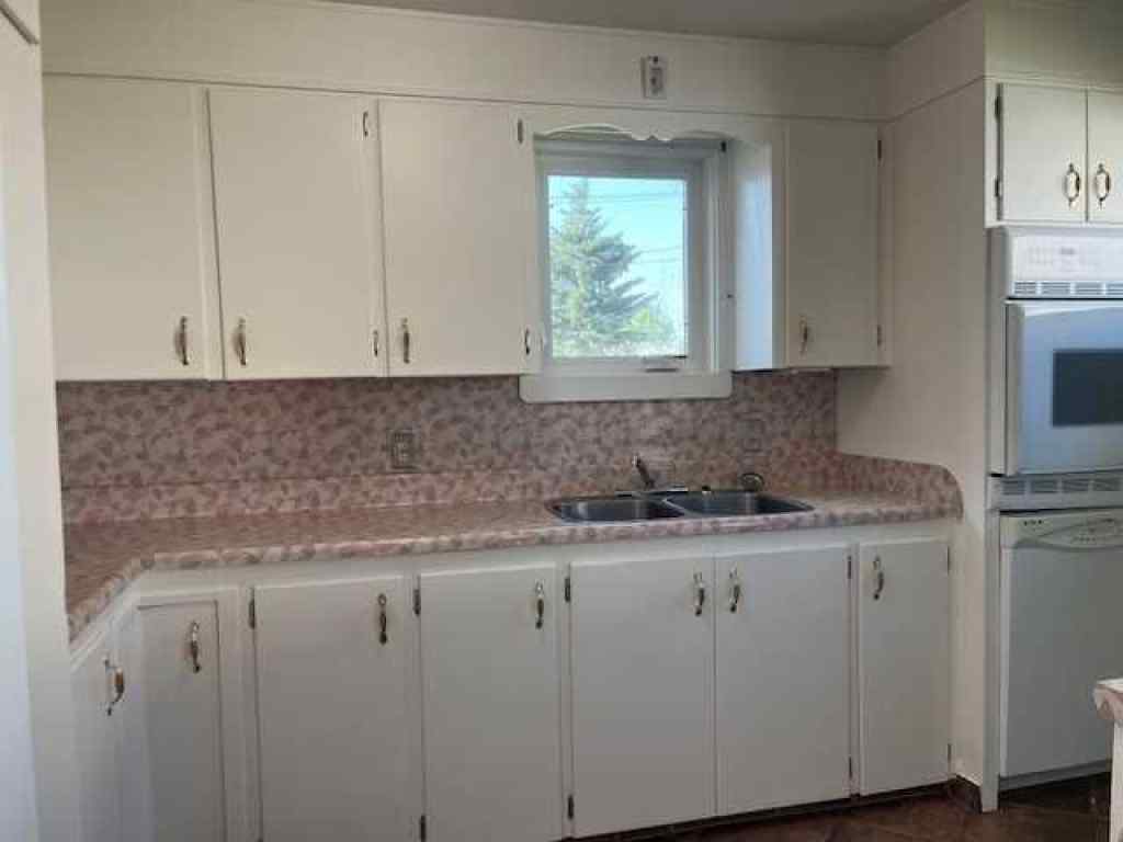 MLS® A2253676 - 420 Main Street NW in NONE Trochu, Residential