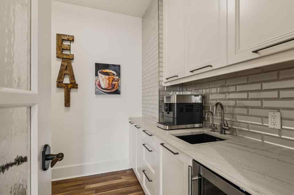 MLS® A2253679 - 3025 3 Street SW in Roxboro Calgary, Residential