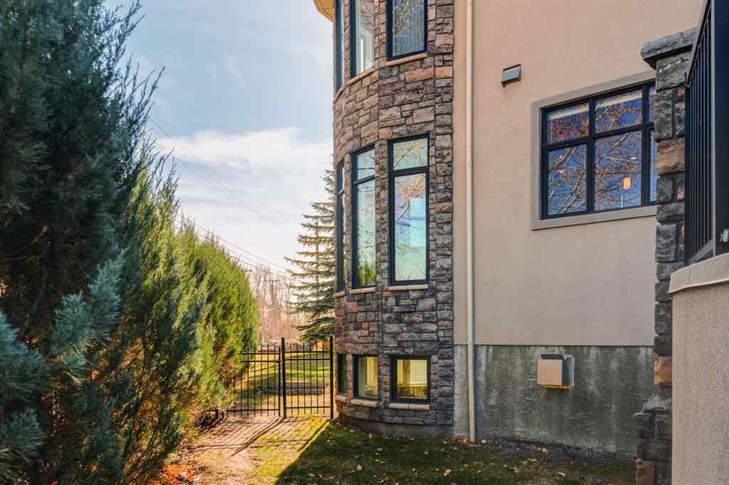 MLS® A2253691 - 2248 9 Avenue SE in Inglewood Calgary, Residential