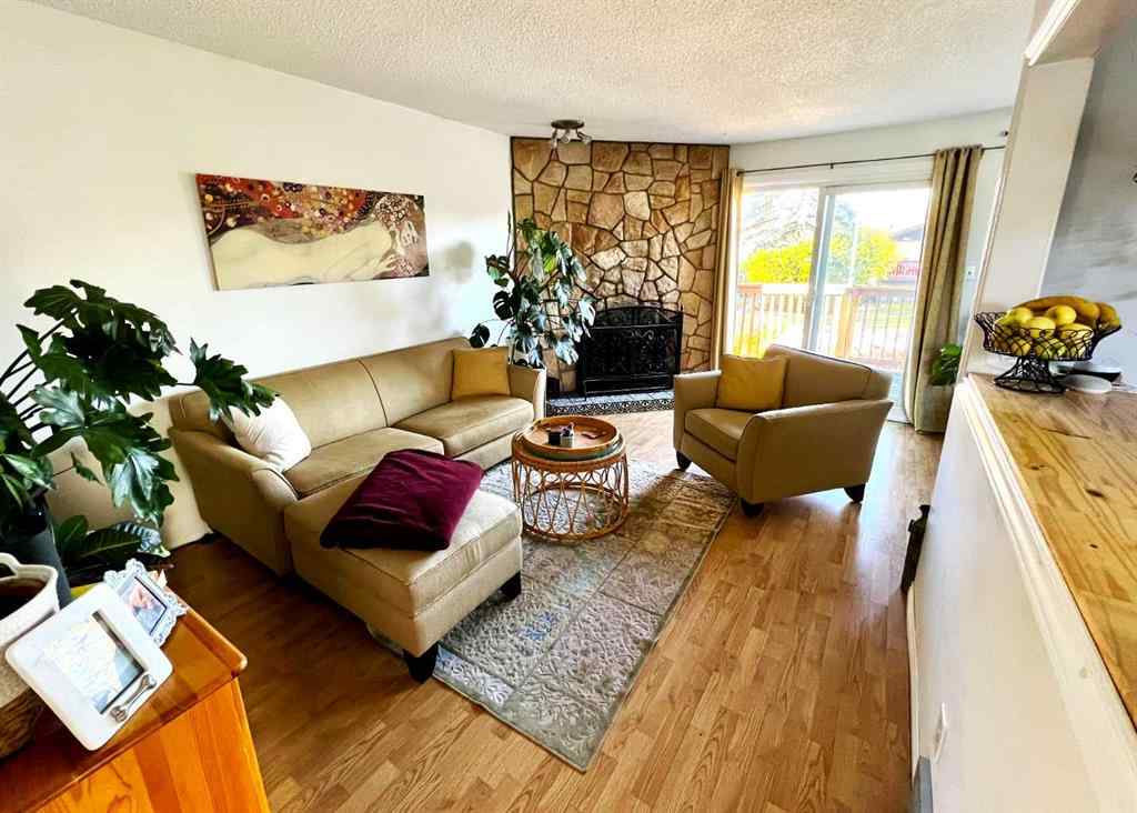 MLS® A2253693 - 7825A 33 Avenue NW in Bowness Calgary, Residential