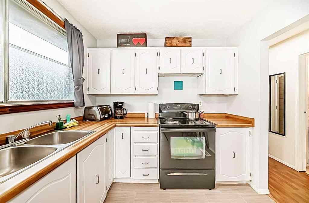 MLS® A2253693 - 7825A 33 Avenue NW in Bowness Calgary, Residential