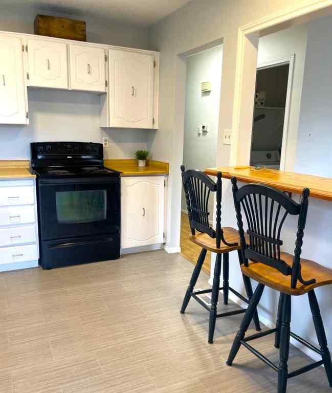 MLS® A2253693 - 7825A 33 Avenue NW in Bowness Calgary, Residential