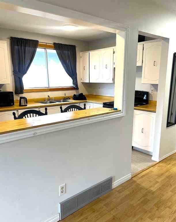 MLS® A2253693 - 7825A 33 Avenue NW in Bowness Calgary, Residential