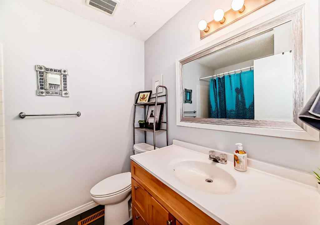 MLS® A2253693 - 7825A 33 Avenue NW in Bowness Calgary, Residential
