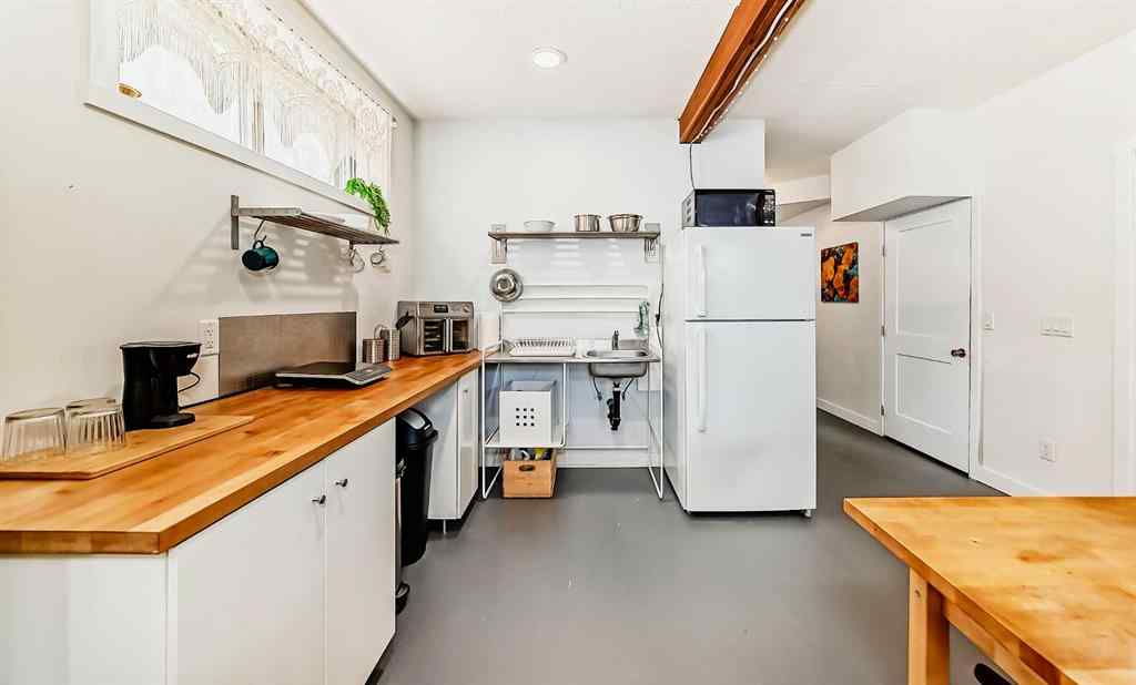 MLS® A2253693 - 7825A 33 Avenue NW in Bowness Calgary, Residential