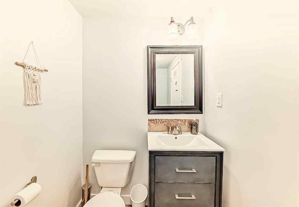 MLS® A2253693 - 7825A 33 Avenue NW in Bowness Calgary, Residential