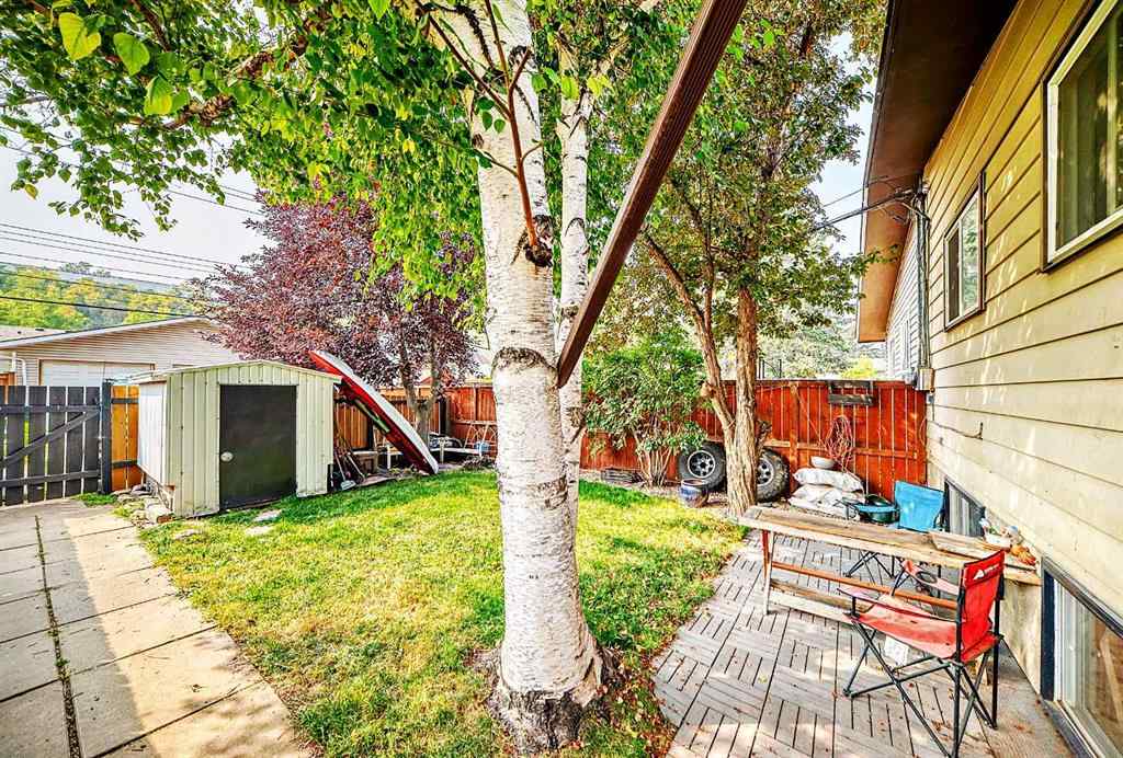 MLS® A2253693 - 7825A 33 Avenue NW in Bowness Calgary, Residential