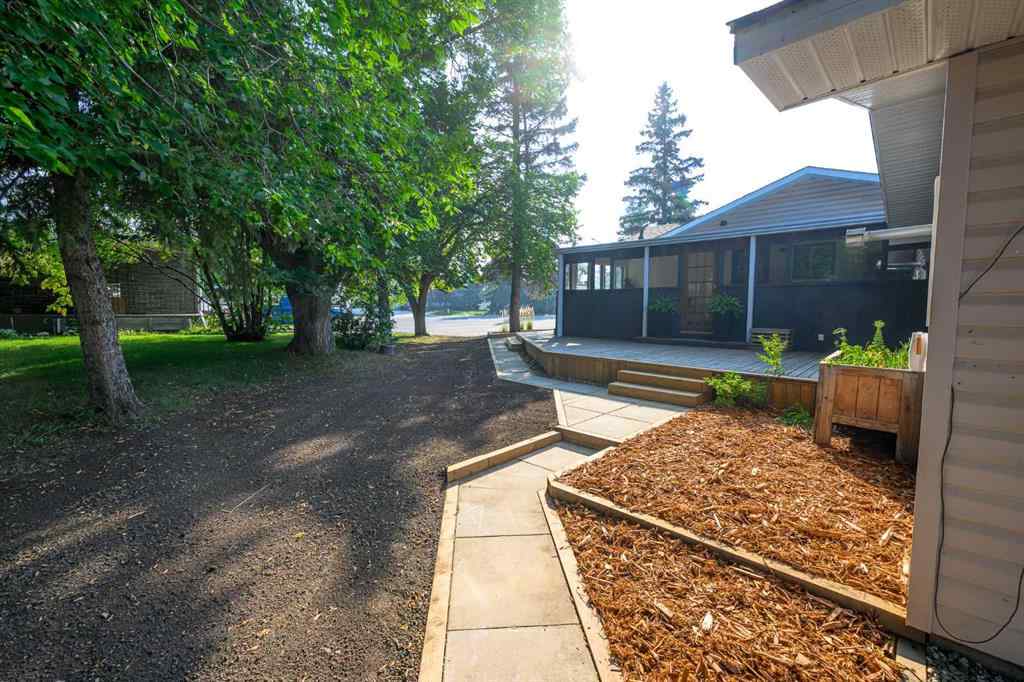 MLS® A2253725 - 8607 99A Street  in Highland Park Grande Prairie, Residential