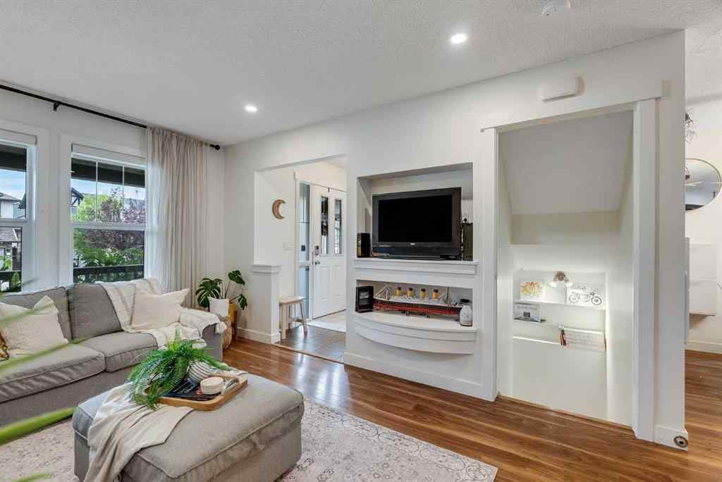 MLS® A2253732 - 1064 Kings Heights Road SE in Kings Heights Airdrie, Residential