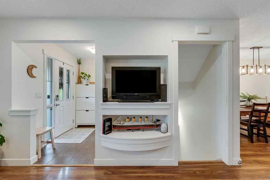 MLS® A2253732 - 1064 Kings Heights Road SE in Kings Heights Airdrie, Residential
