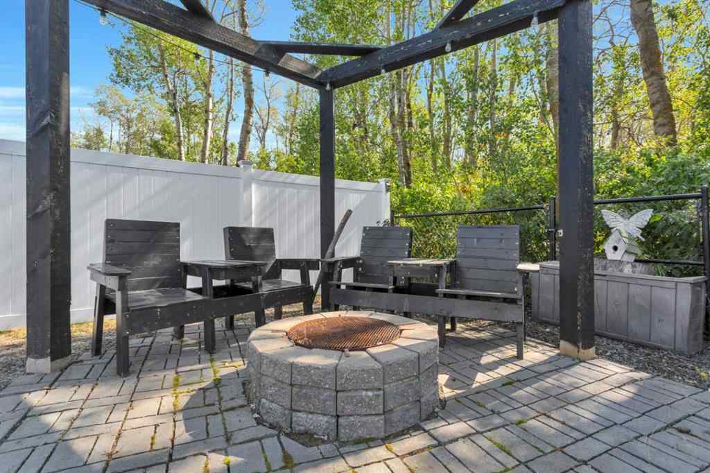 MLS® A2253747 - 22 Coachill Street  in Cottonwood Estates Blackfalds, Residential