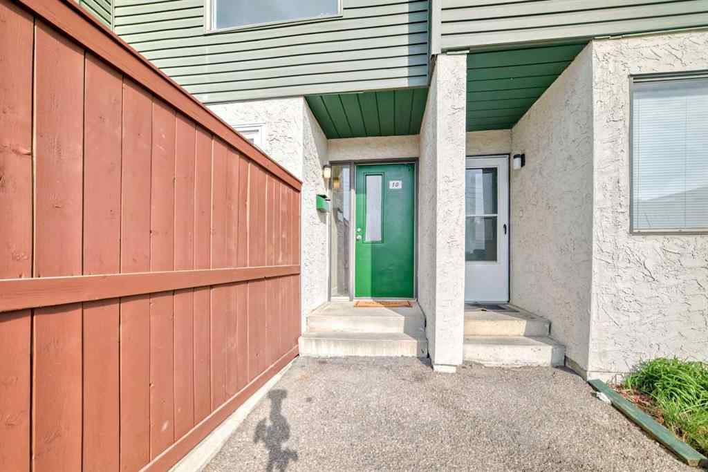 MLS® A2253759 - Unit #10 2511 38 Street NE in Rundle Calgary, Residential